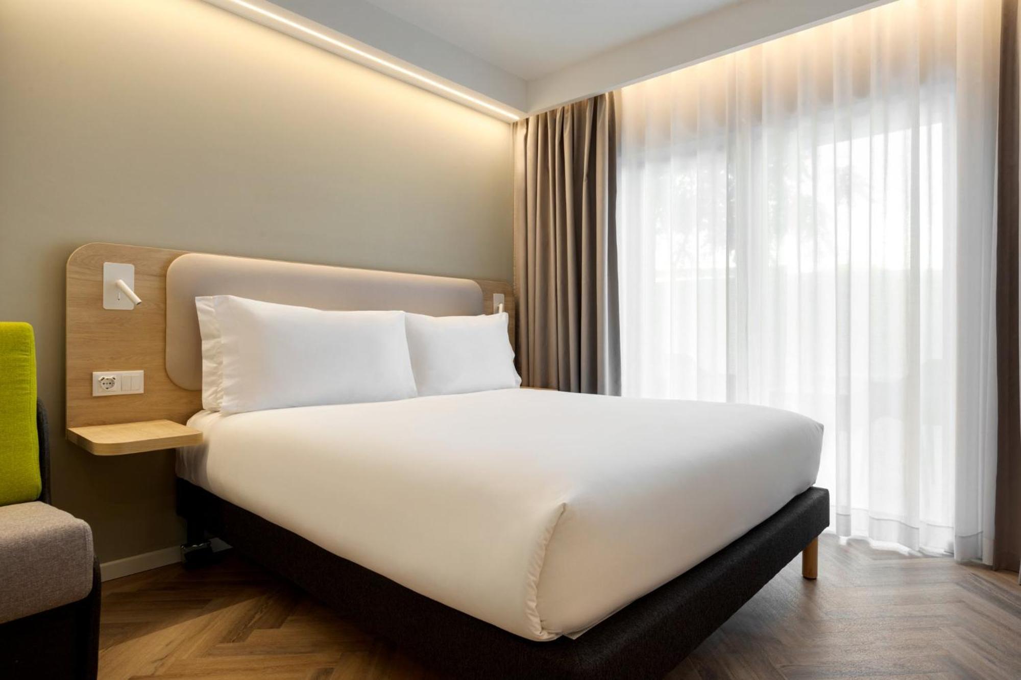 Express By Ihg Hotel