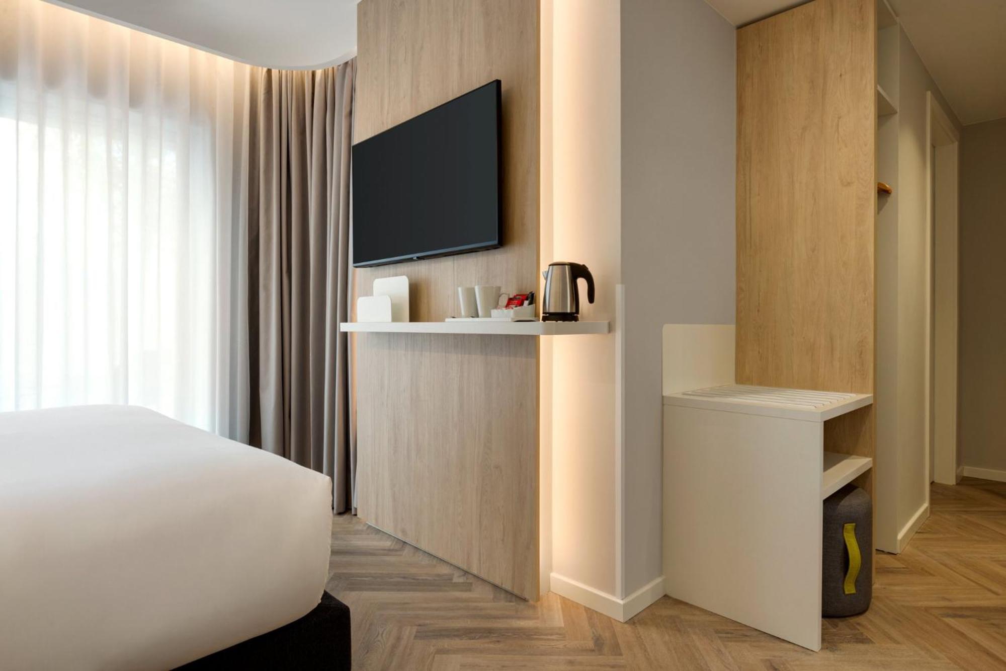 Hotel Express By Ihg Evora