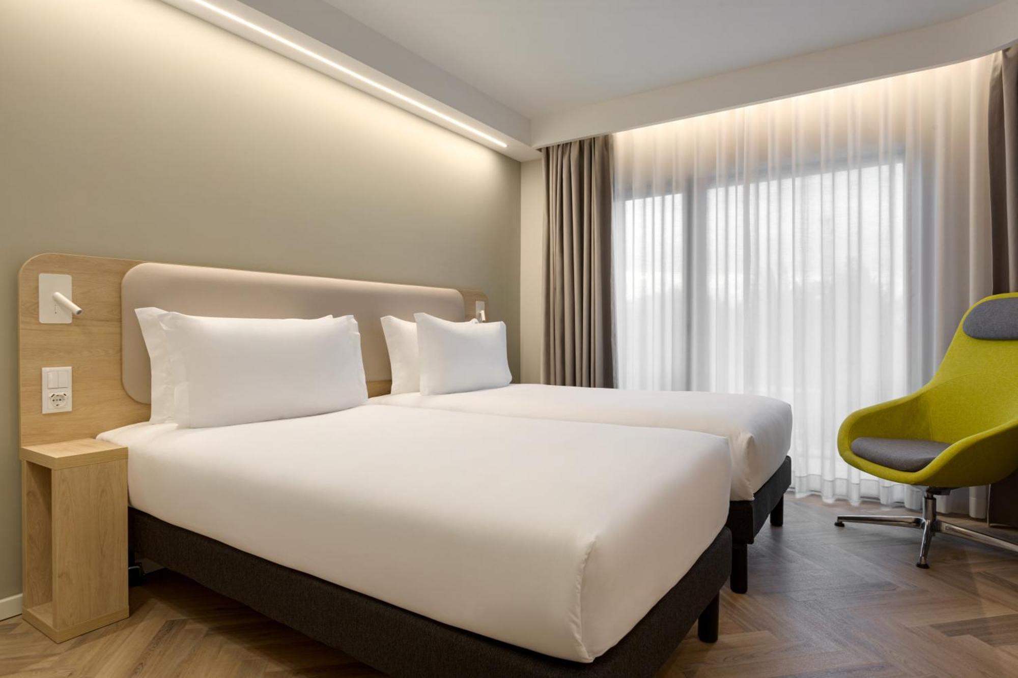 Express By Ihg Evora